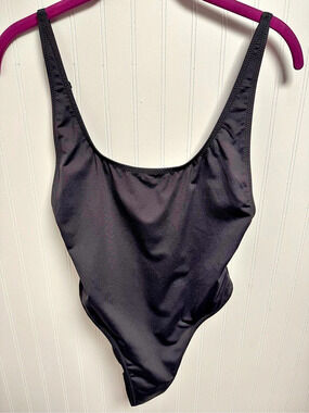 SKIMS Swim Onyx One-Piece Swimsuit in Black Medium NWT